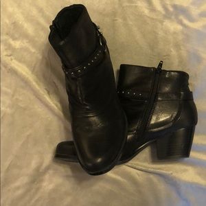 EUC BareTraps black ankle boots
